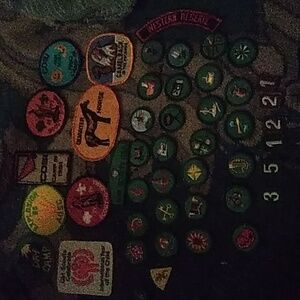 Vintage 70 an 80s girl scout patchs lot